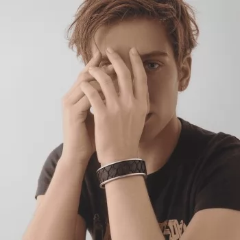 Bracelete unissex em prata 925 com couro de tilápia negro da empresa Tilápia Leather